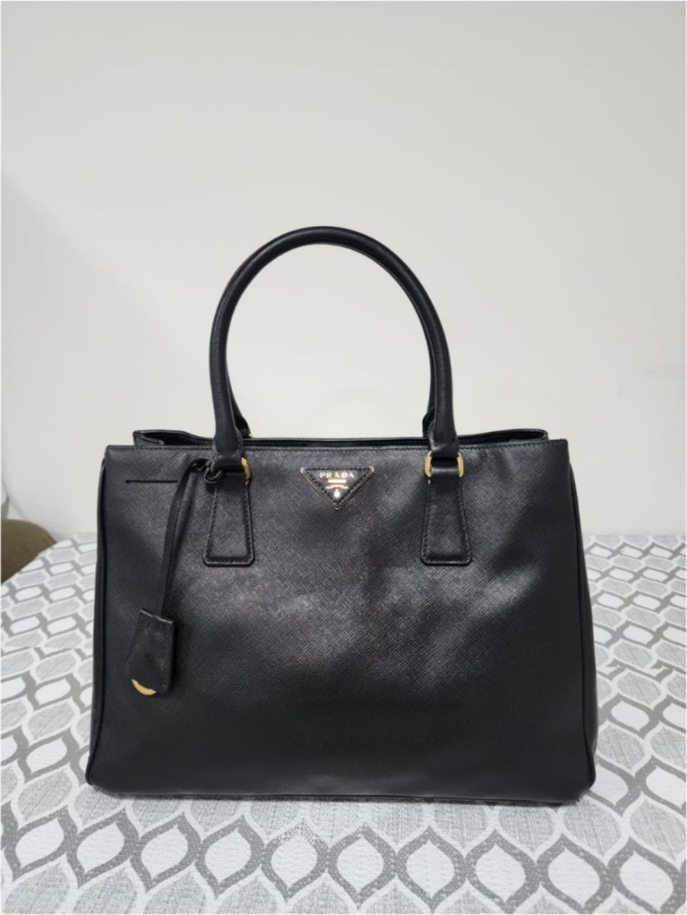 Authentic PRADA Saffiano Lux Medium Galleria Double Zip Tote Black